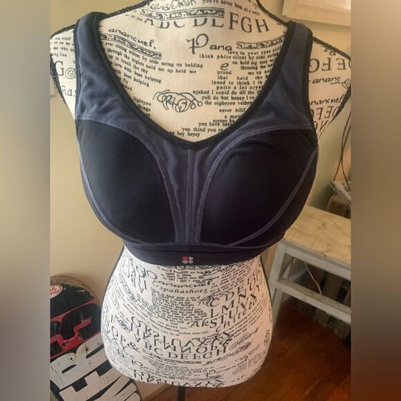 Sweaty Betty Halter - Picture 2 of 6